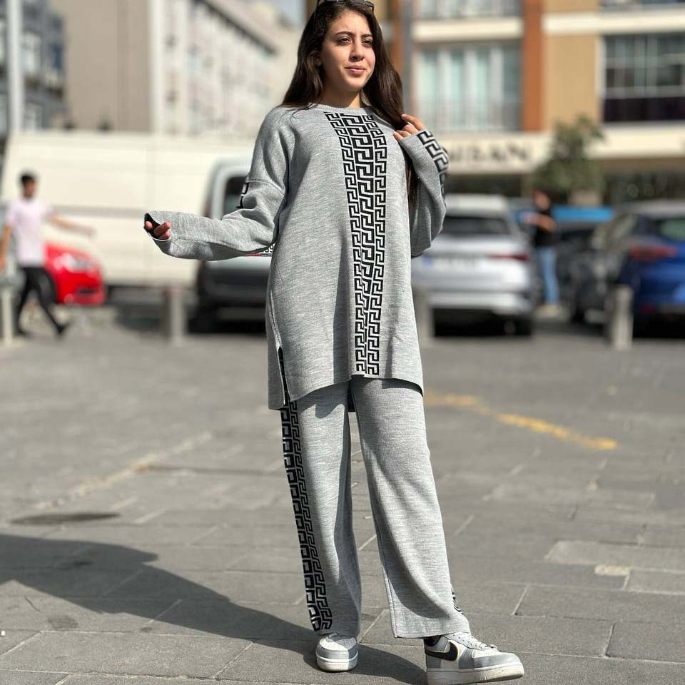 Centre-Puzzle Printed Premium Quality Winter 2-Pcs Tracksuit For Her. TS-22